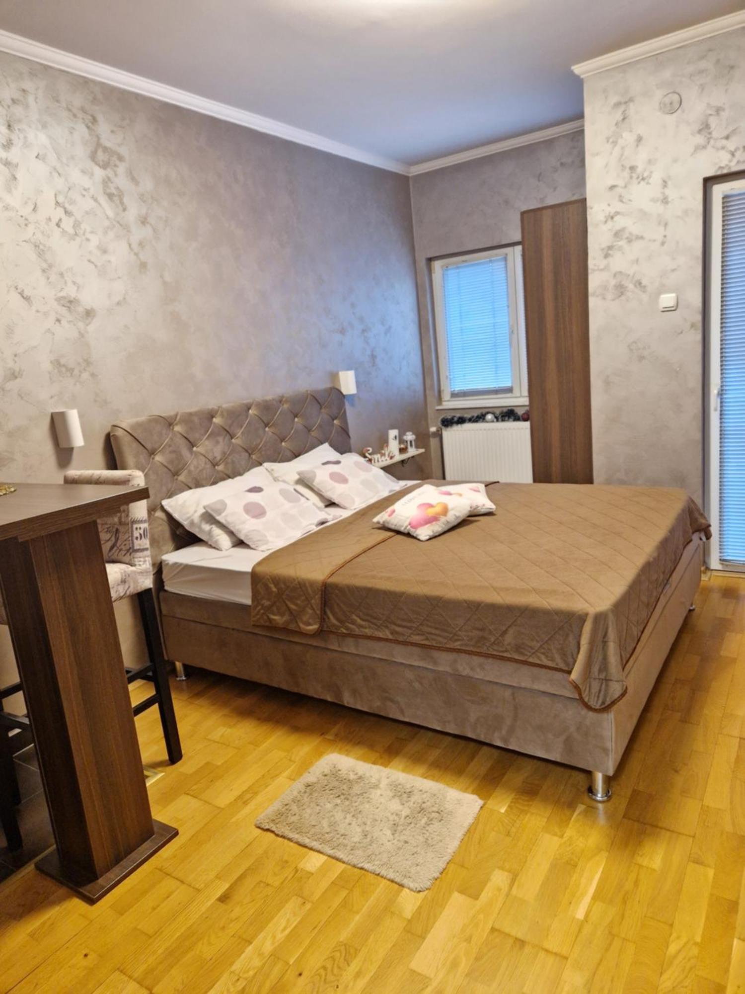 Apartman Studio Diamond 수보티차 외부 사진
